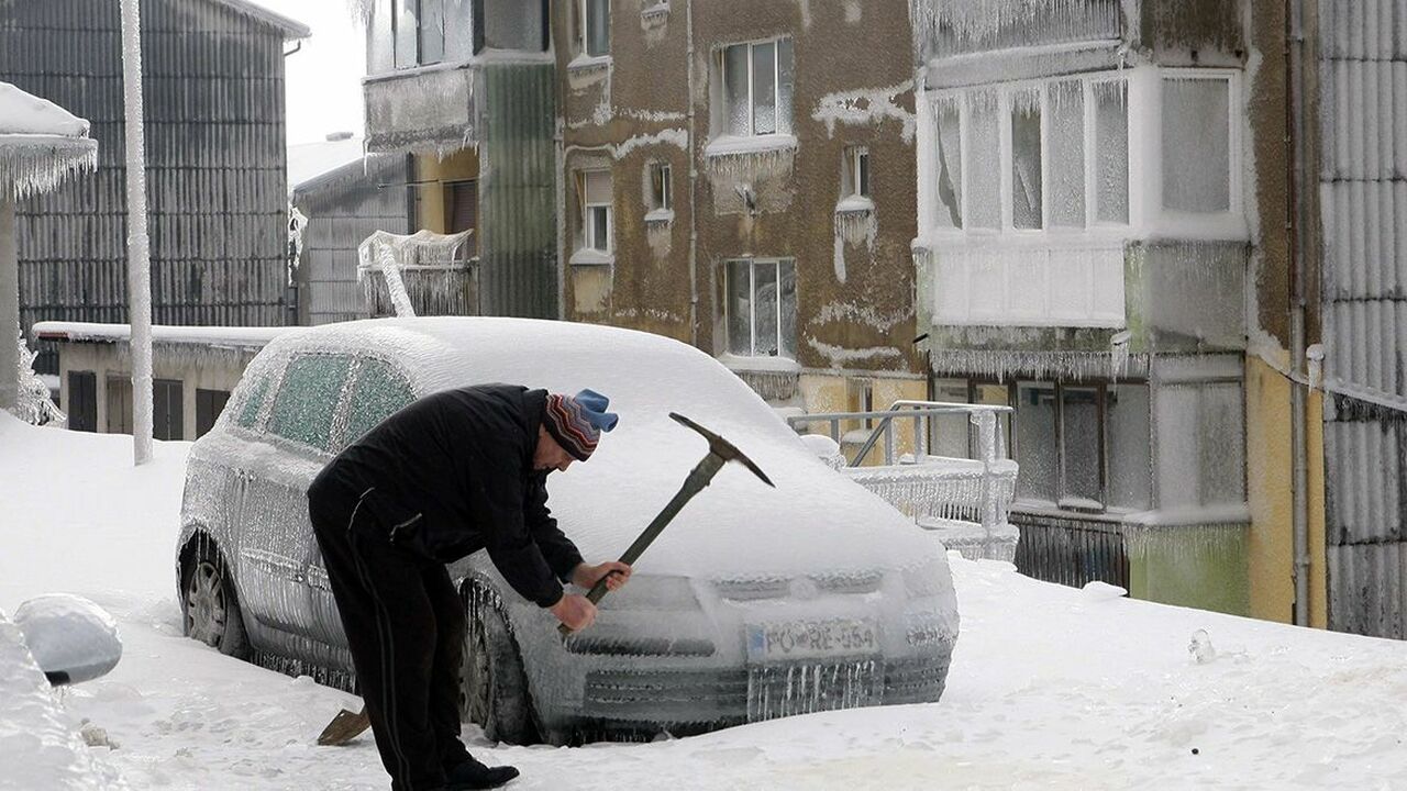 Дожди резко сменятся гололедицей: синоптики обн...