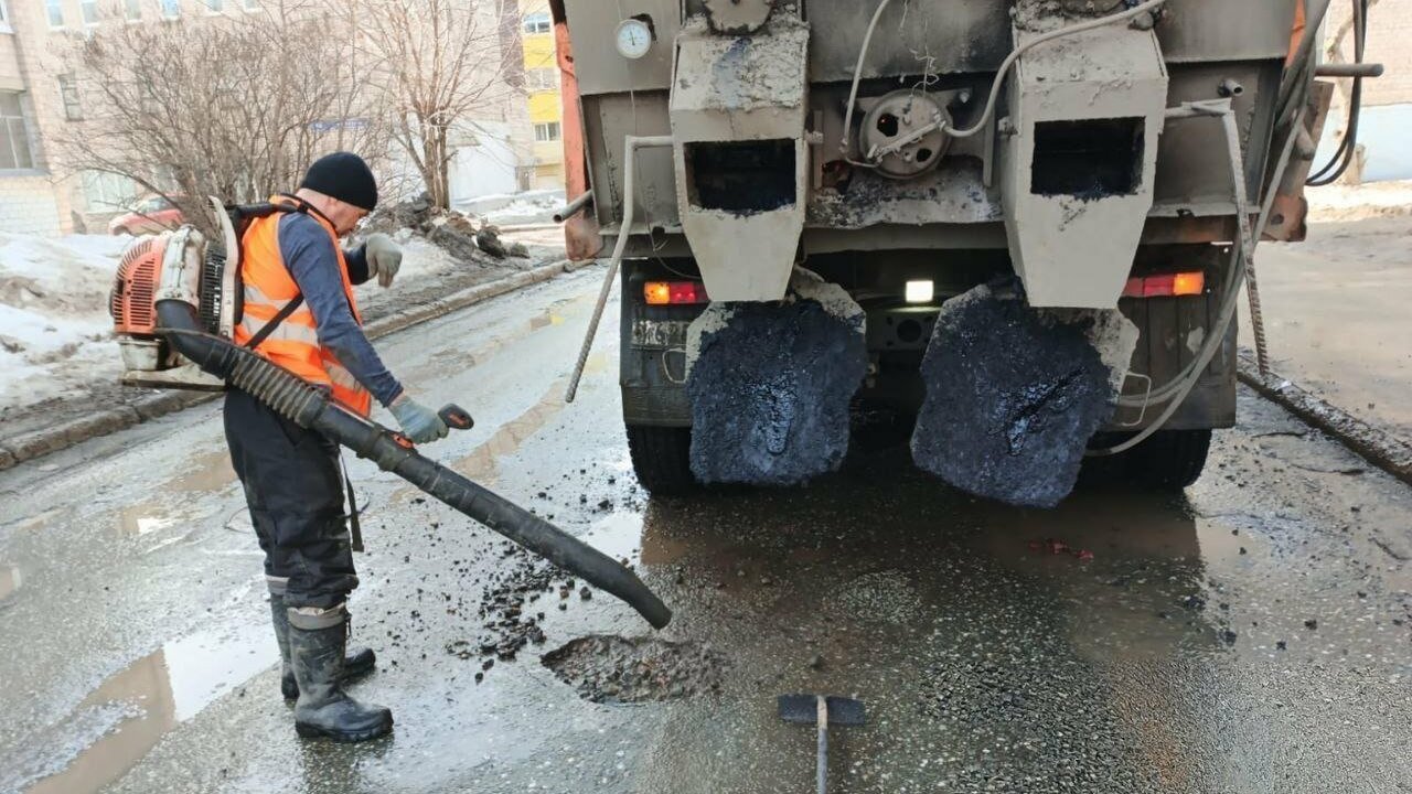 В Ижевске в 2 раза увеличили объёмы ямочного ре...