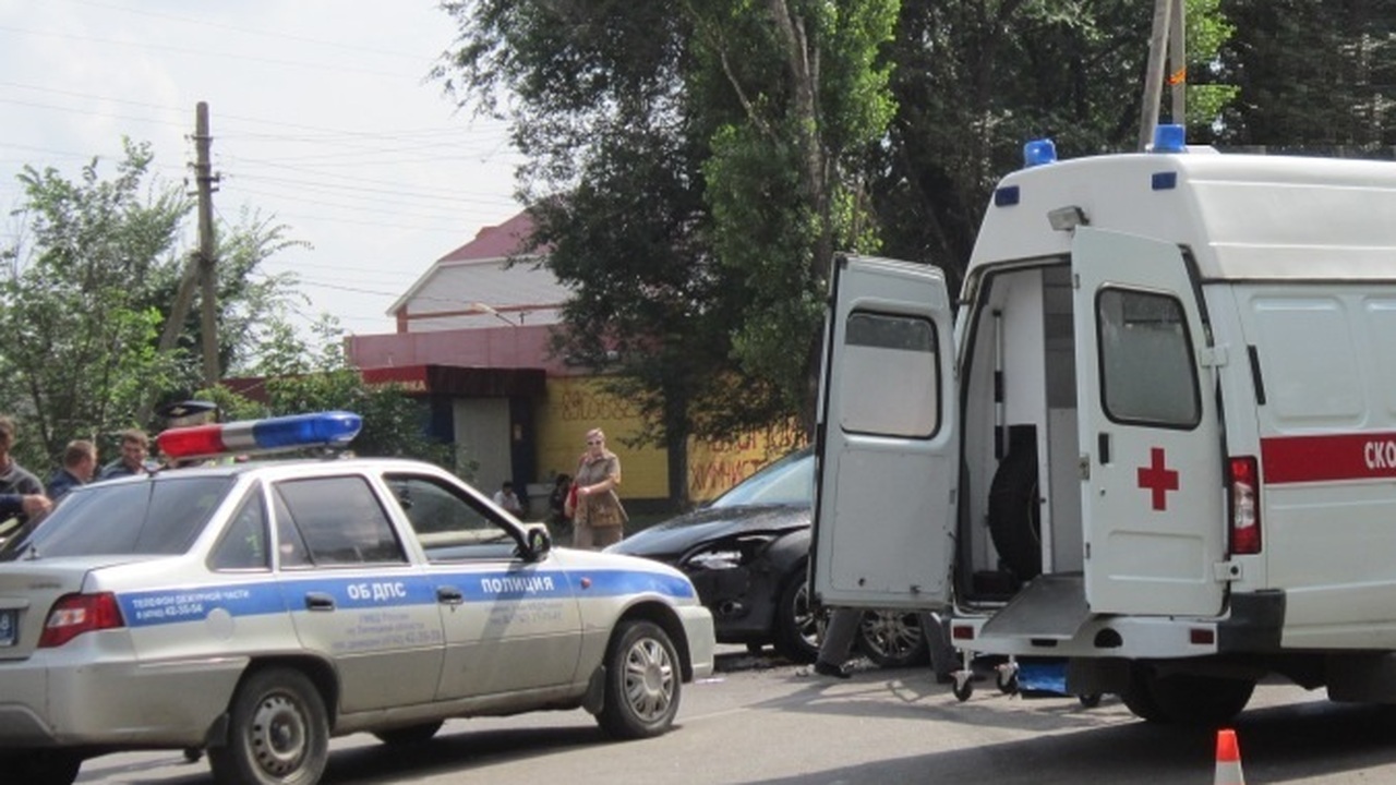 В Ижевске в тройной аварии с грузовиком пострад...