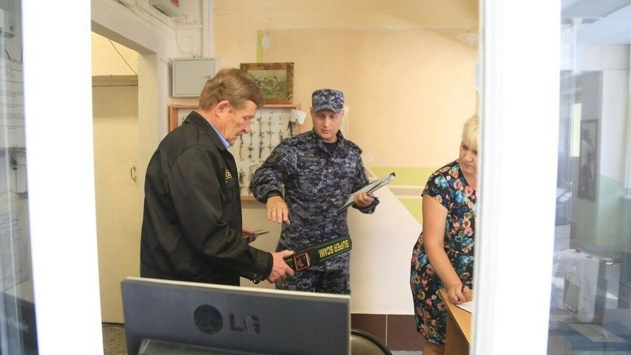 В Ижевске укрепили безопасность в школах к 1 сентября за 770 млн рублей Столица Удмуртии делает значительный шаг...
