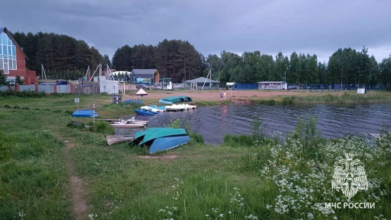 Вечером 1 июня на Ижевском пруду произошёл опас...