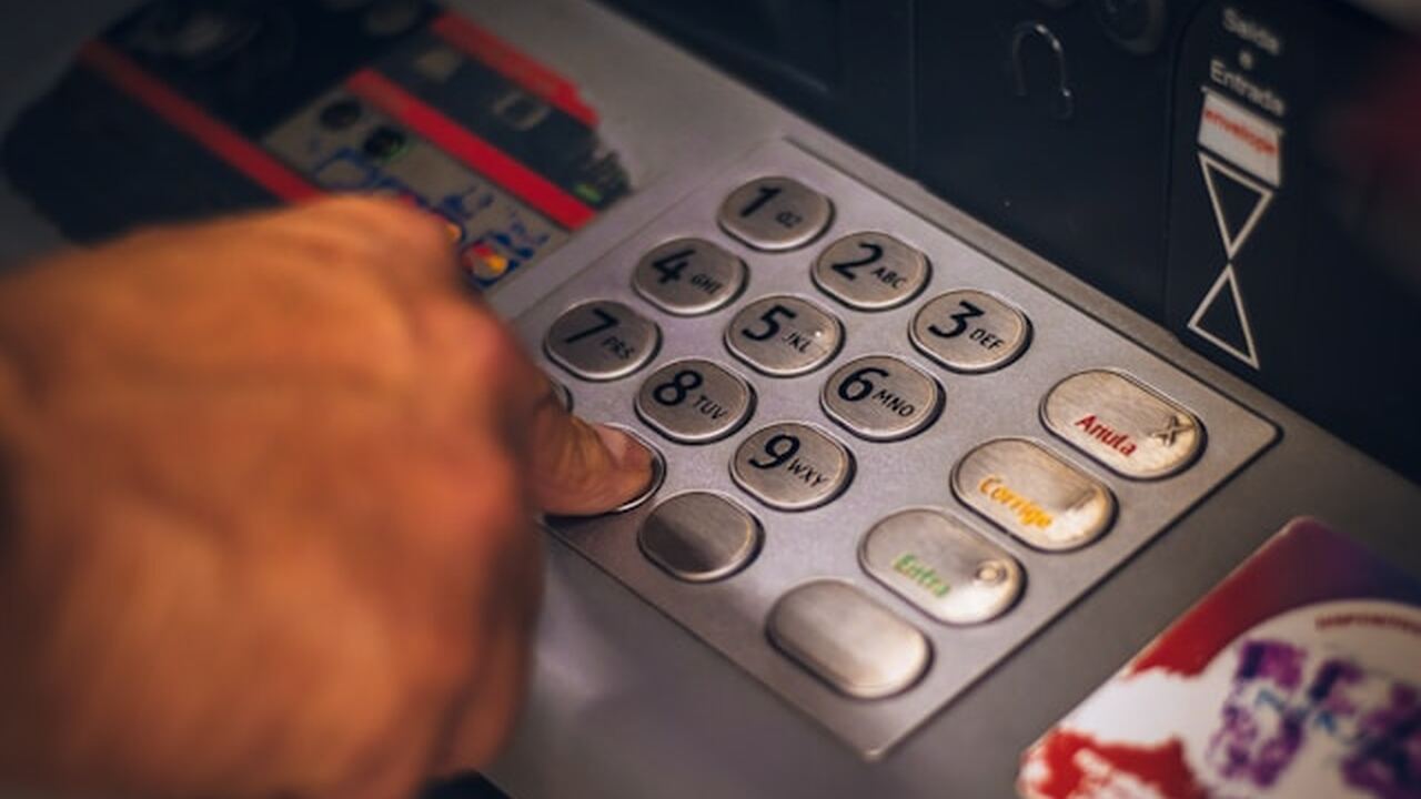 С первого октября следующего года держатели пре...