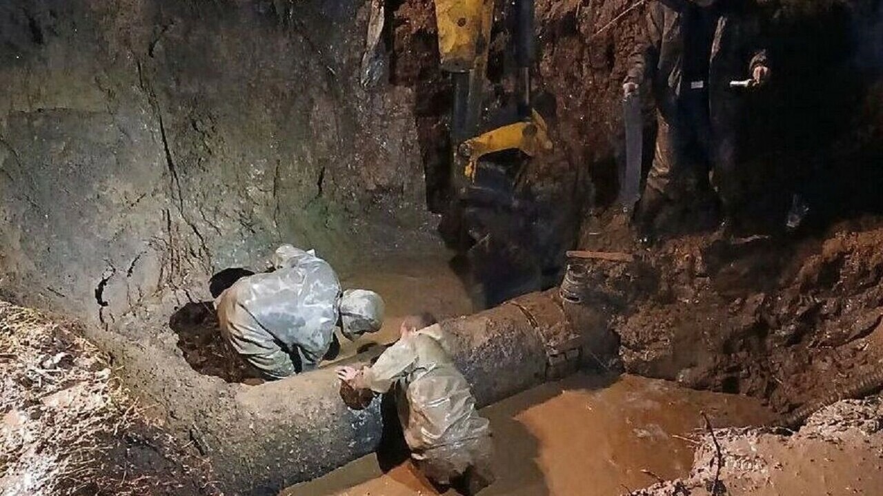 Ремонтные работы на водопроводных сетях в посел...