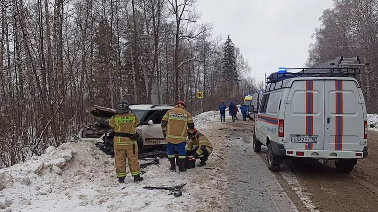 В Ижевске в столкновении легковушек пострадали ...