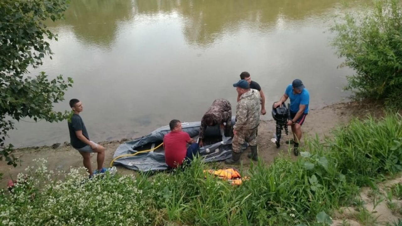 Был завернут в полотенце и пакет: на берегу озера нашли тело младенца Был завернут в полотенце и пакет: На берегу озе...
