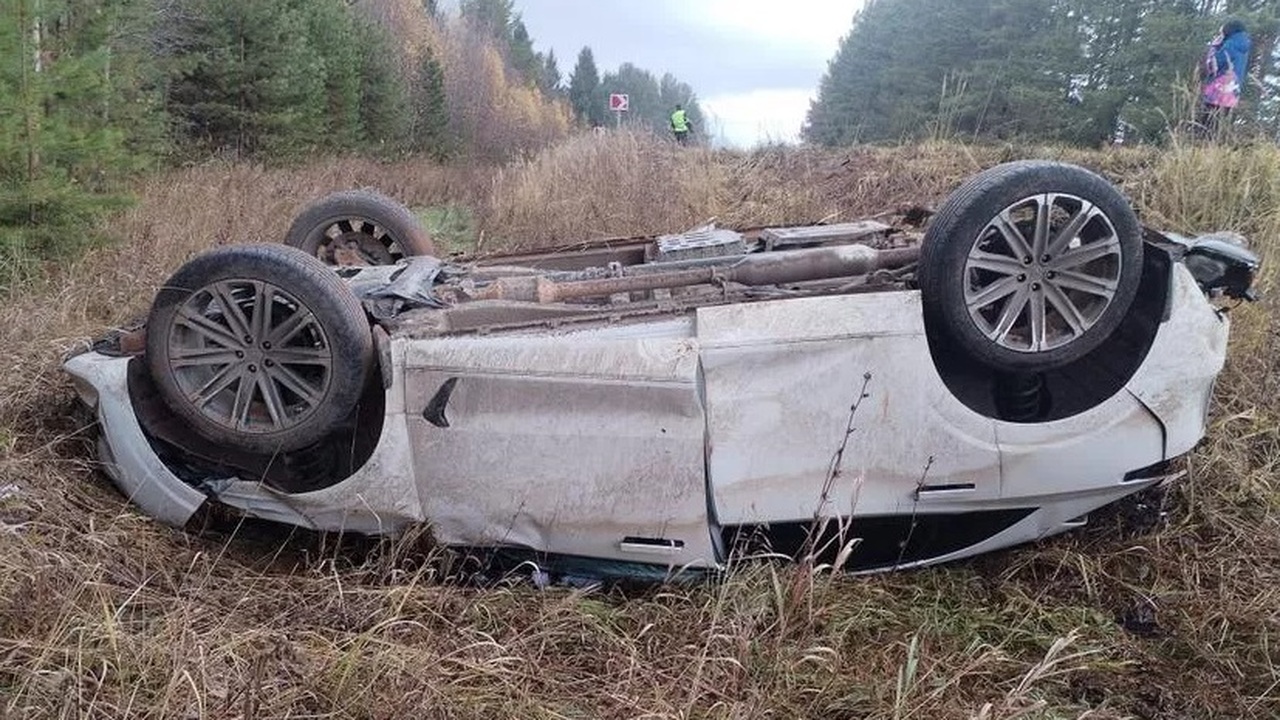 В Удмуртии в результате столкновения 2 автомоби...