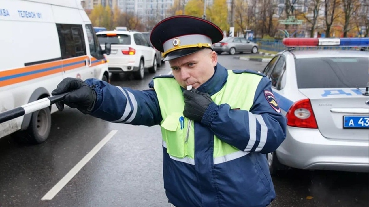 С марта начнут лишать прав за вождение без курт...