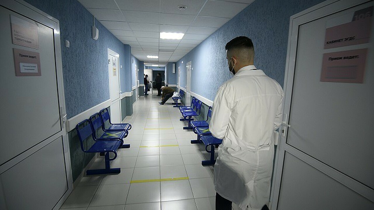 Мигрант убил лечащего врача во время осмотра его мужского достоинства Мигрант убил лечащего врача во время осмотра му...