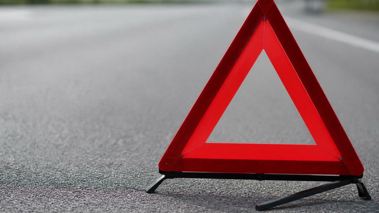 В Воткинске внедорожник влетел в жилой дом после удара с грузовиком В Воткинске внедорожник врезался в жилой дом по...