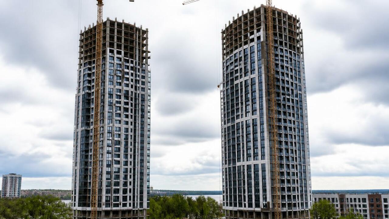 Жилой комплекс из двух 25-этажных домов на 833 ...