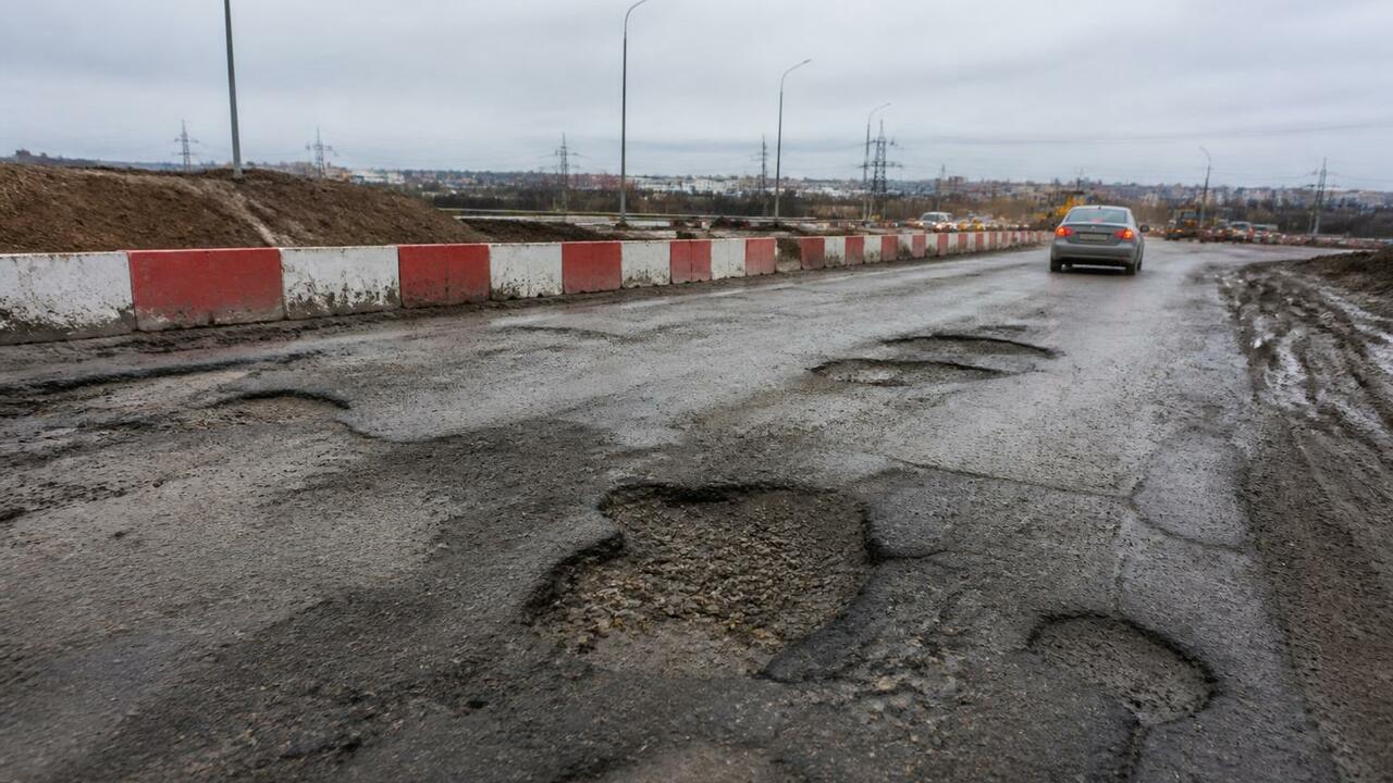 Власти Ижевска пообещали отремонтировать разбит...