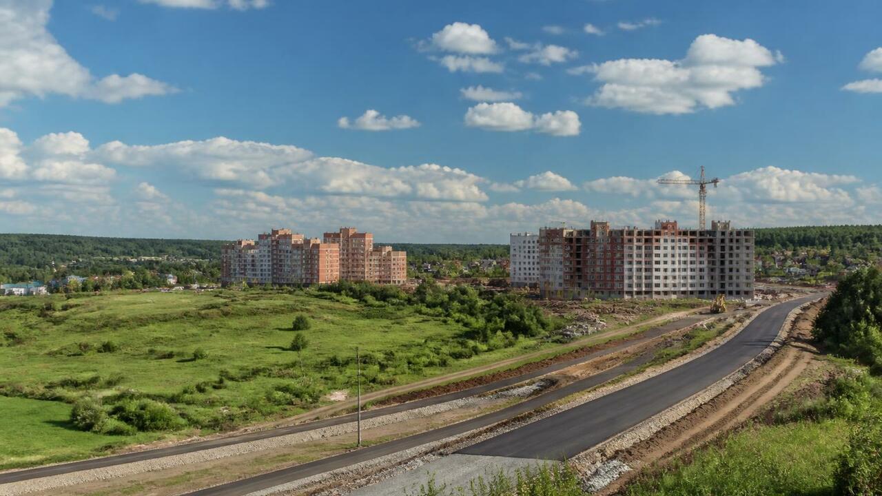В Удмуртии к 2026 году построят и отремонтируют...