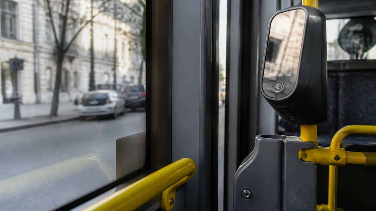 Жители Ижевска возмущены отменой бумажных билет...
