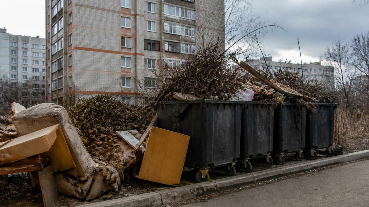 В Глазове после подтопления попросили организовать дополнительный вывоз мусора В Глазове после подтопления реки Сыга контейнер...