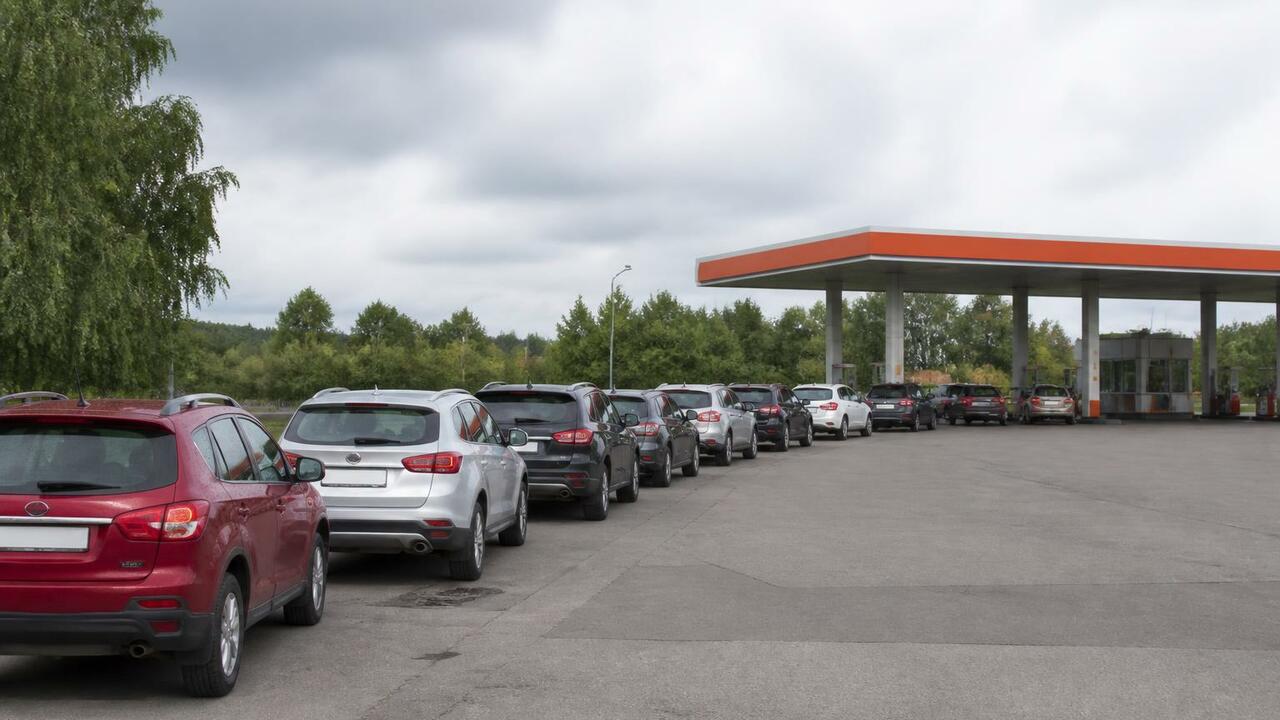 В Удмуртии выросло число жалоб на очереди на АЗ...