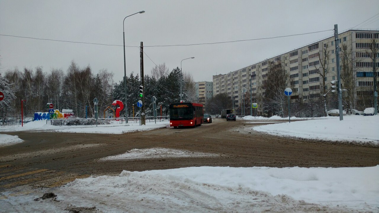 Жители Ижевска жалуются на заваленные снегом ос...