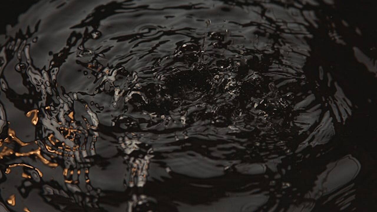 Разлив нефтепродуктов в Кезском районе: начато расследование В Кезском районе Удмуртии, вблизи деревни Малый...