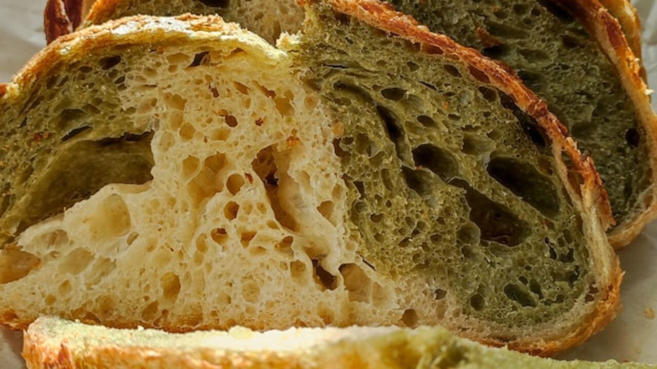 Не спешите отправлять черствый батон в мусорное...