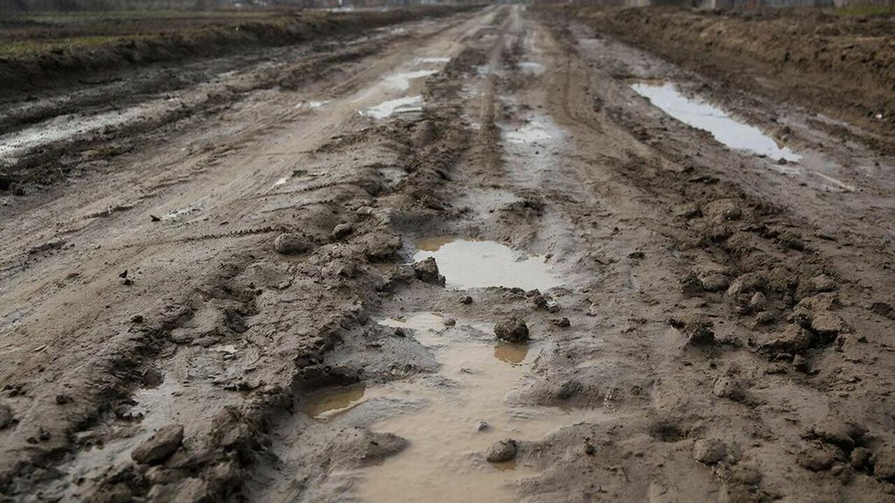 Школьники в Удмуртии преодолевают бездорожье ради уроков Шесть учеников в Завьяловском районе Удмуртии е...