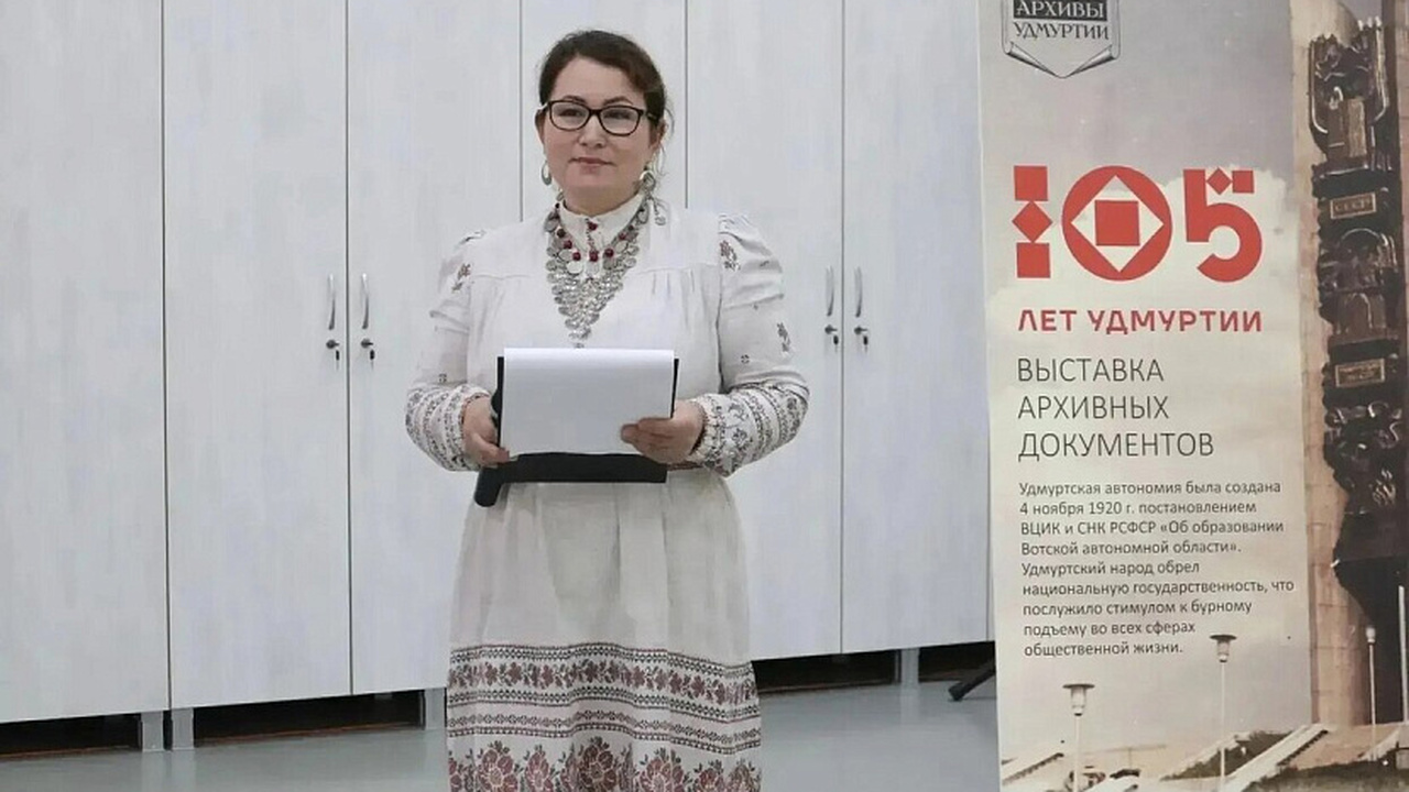 В Ижевске открылась выставка с документами о становлении республики В Ижевске открылась уникальная выставка, посвящ...