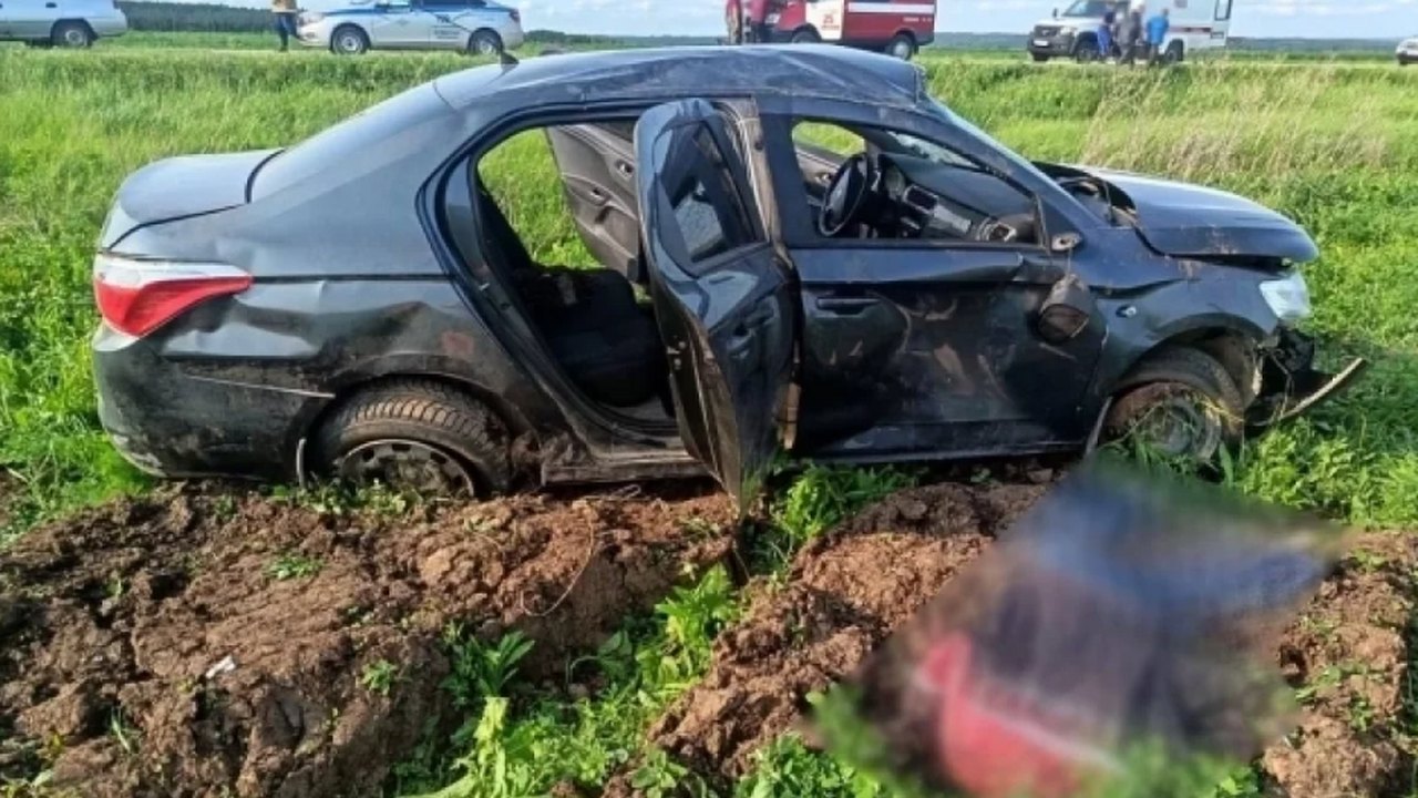 Водитель погиб, пассажир в больнице: иномарка перевернулась на трассе в Удмуртии Смертельное ДТП произошло в Алнашском районе Уд...