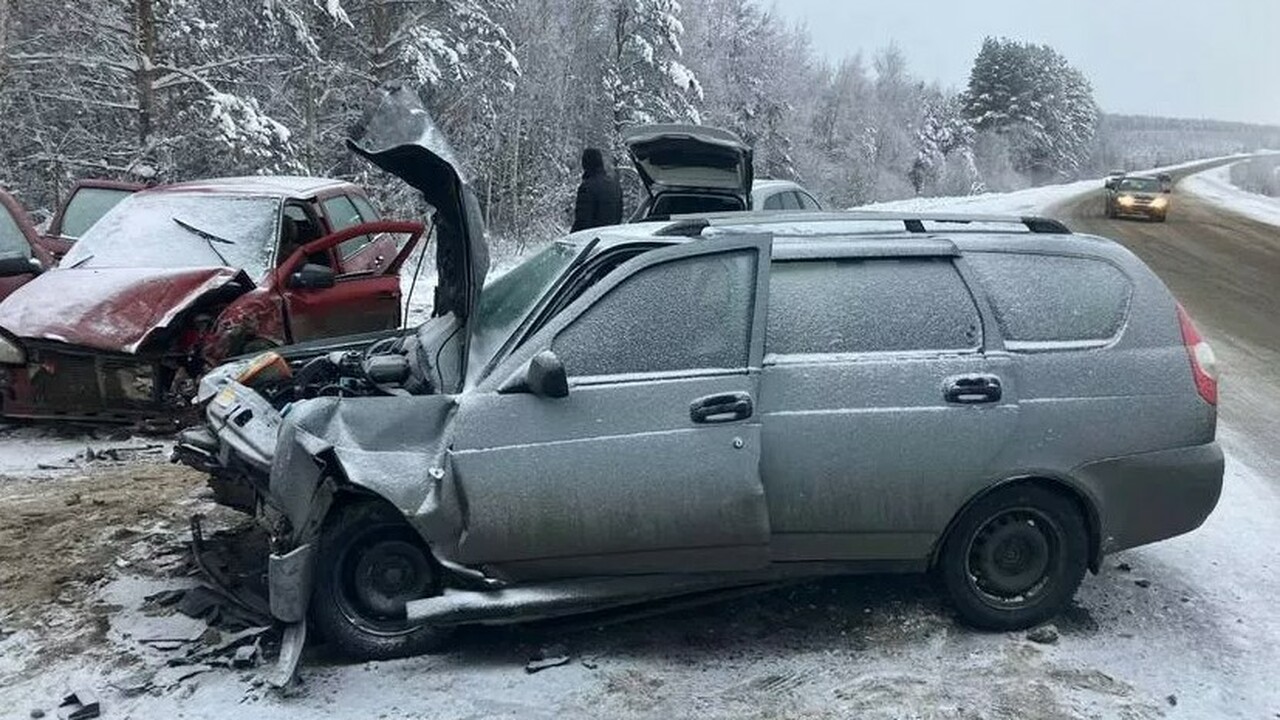 В ДТП на трассе Ижевск - Сарапул пострадали 2 ч...