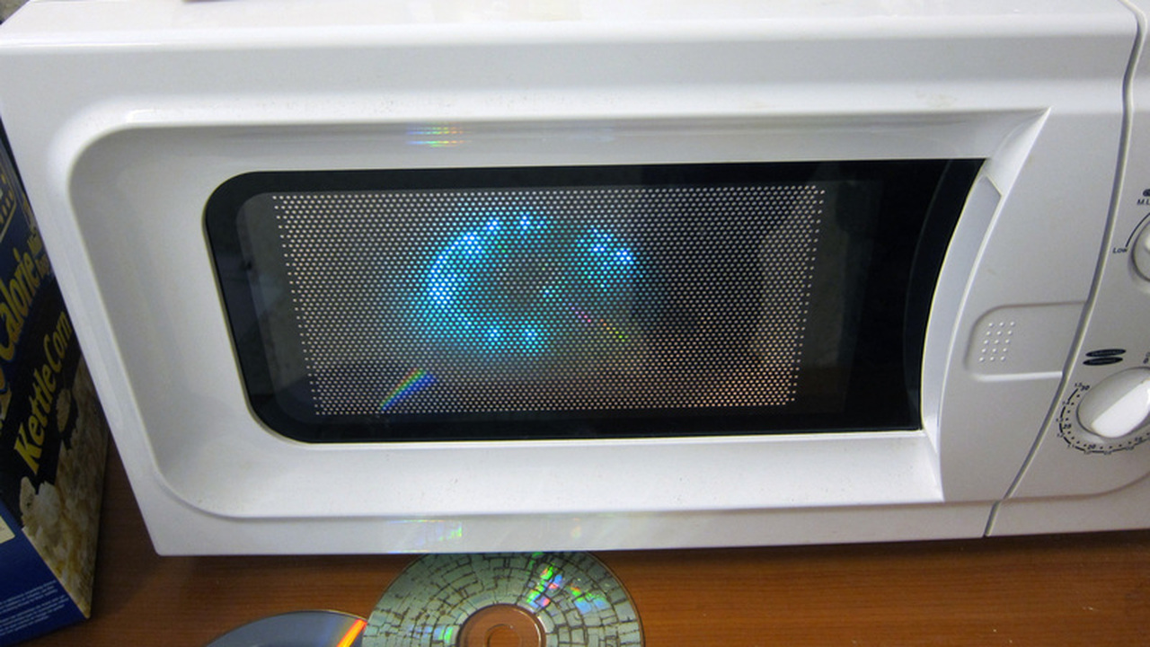 Микроволновая печь – незаменимый помощник на ку...