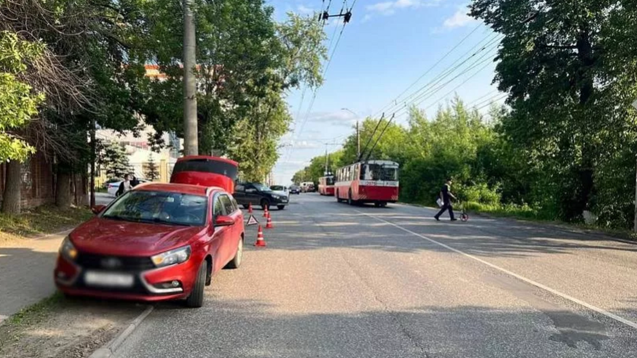 В Ижевске водитель сбил 9-летнего мальчика, перебегавшего дорогу вне перехода В Ижевске 5 июня произошёл наезд на ребёнка — Д...