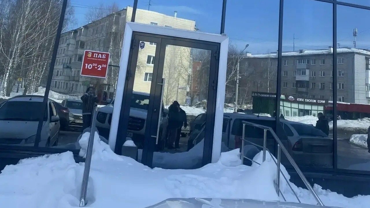 В Ижевске закрыли нелегальный бар В Ижевске продолжаются проверки соблюдения зако...