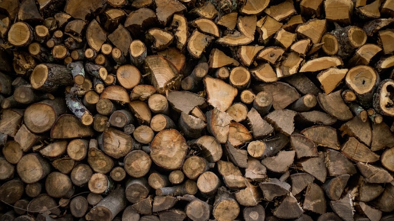 Забудьте о дровах: топливные брикеты – секрет тепла и экономии для вашей бани Надоело возиться с дровами, тратить время и ден...