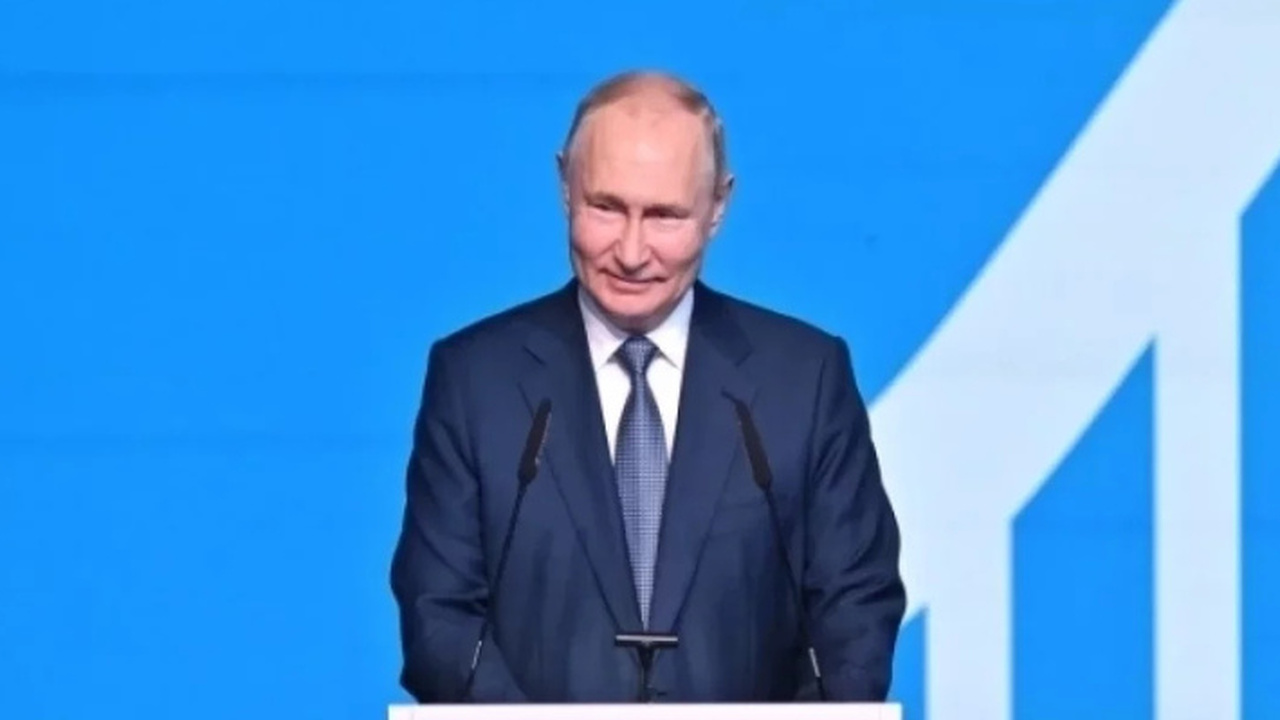 Владимир Путин открыл новый центр единоборств в Ижевске Сегодня в столице Удмуртии состоялось знаковое ...