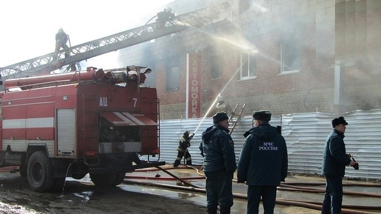 В Удмуртии загорелся дом на базе отдыха