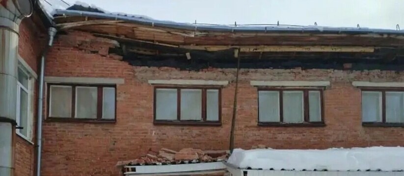 В Воткинске крыша детского сада просела под тяжестью снега В Воткинск 14 марта произошло повреждение кровл...