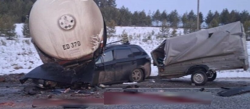 В Удмуртии при опрокидывании грузовика водитель...