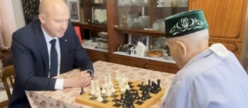 В преддверии Нового года председатель правитель...