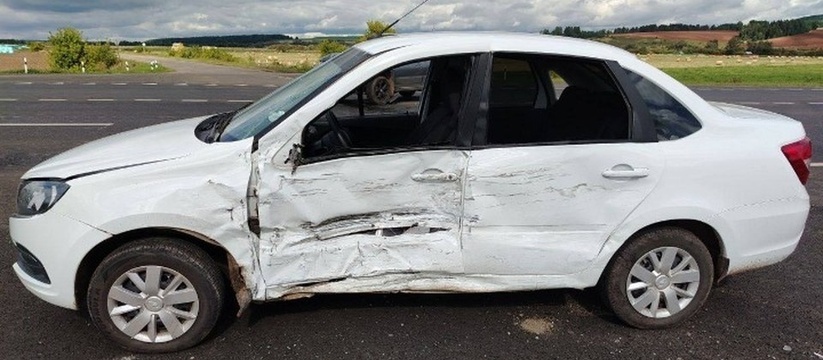Серьезная авария с участием двух легковых автом...