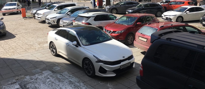 Ижевск отменил бесплатную парковку для электром...
