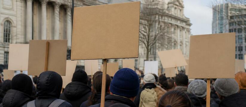 В Ижевске прошли одиночные пикеты против снятия...