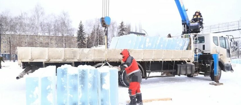 В Ижевске приступили к монтажу ледового городка