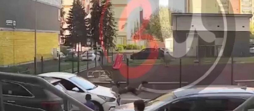 Вечером 13 июля в Ижевске во дворе дома на улиц...