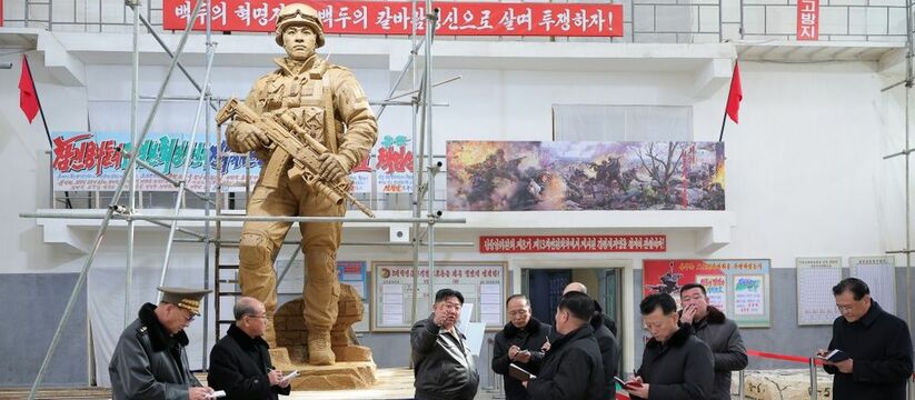 В Северной Корее изображение ижевского АК-12 ук...