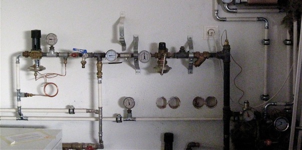 В Ижевске ремонтируют теплотрассу на улице Петрова