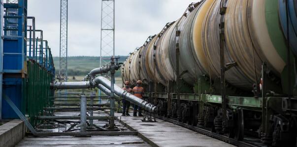 Погрузка нефти и нефтепродуктов на станциях Удм...