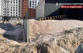 Жители Ижевска вновь сообщили о «красном» снеге...