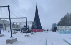 В Ижевске начали устанавливать ледовый городок