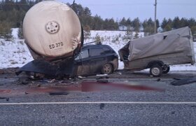 В Удмуртии при опрокидывании грузовика водитель...