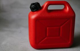 В Удмуртии могут вернуть продажу бензина в кани...
