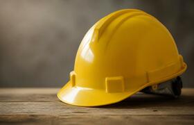 В Ижевске слесарь упал с высоты 2,5 метра и пол...