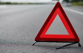 В Воткинске внедорожник влетел в жилой дом посл...