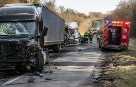 ДТП с грузовиками в Удмуртии: двое водителей в ...